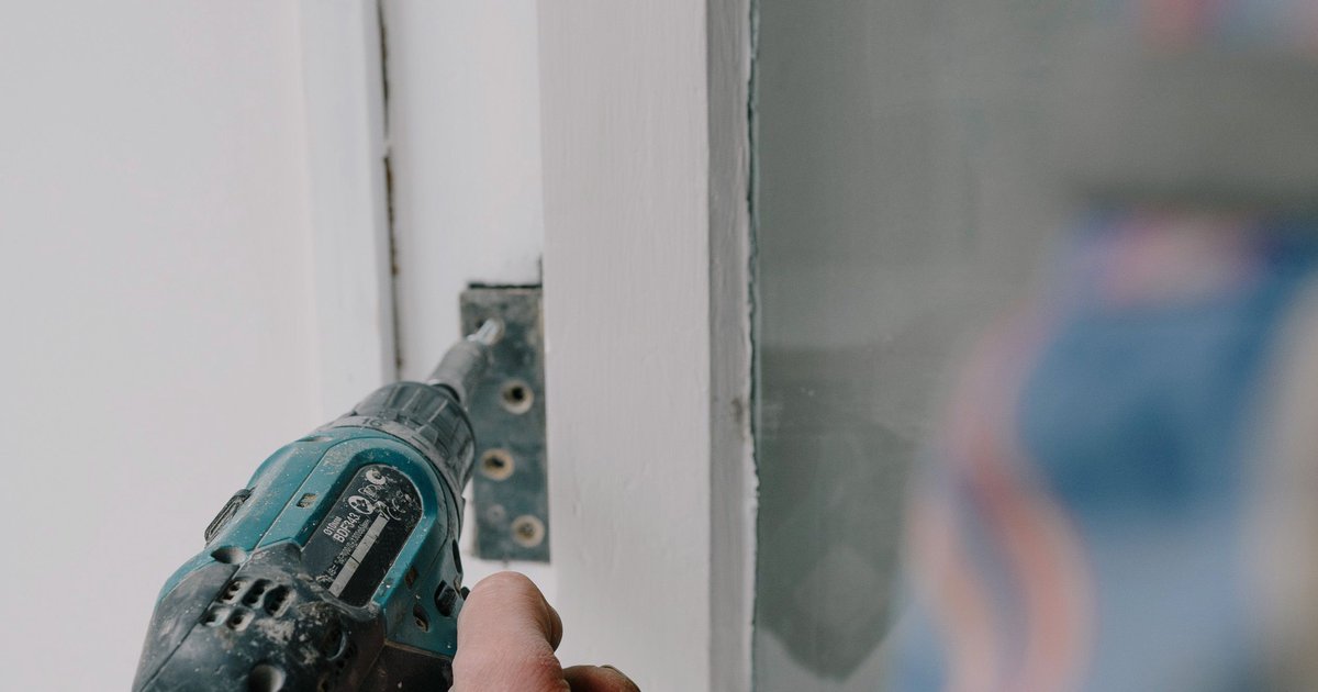 Fenster und Türen reparieren: Anleitung und Tipps