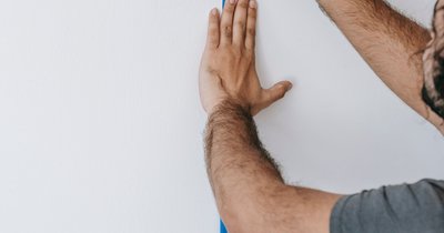 Dichtungsband für Fenster und Türen anbringen